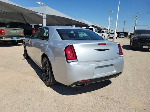 2023 Chrysler 300 Touring