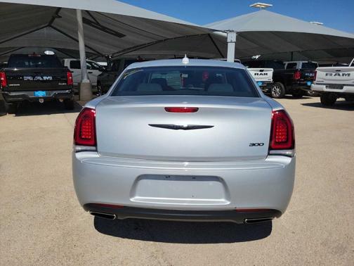 2023 Chrysler 300 Touring