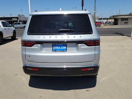 2023 Jeep Wagoneer Base