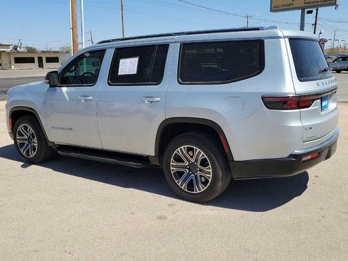 2023 Jeep Wagoneer Base