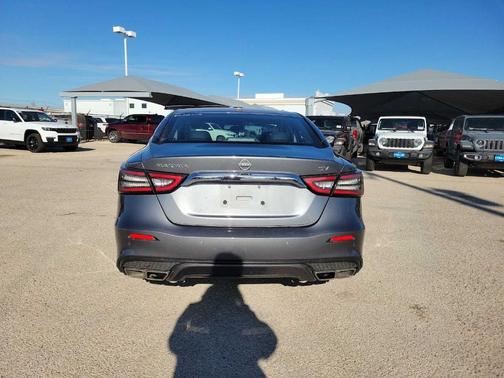 2023 Nissan Maxima SV