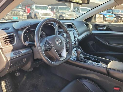 2023 Nissan Maxima SV