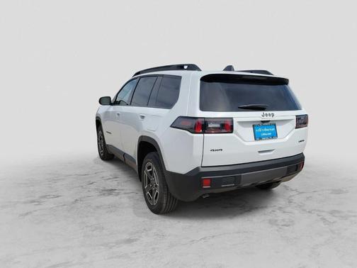 Bright White Clearcoat 2026 Jeep Cherokee LAREDO/LIMITED