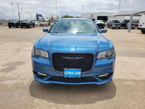 2023 Chrysler 300 Touring L
