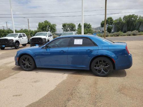 2023 Chrysler 300 Touring L