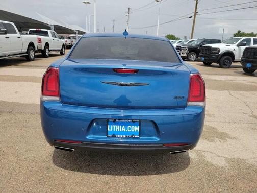 2023 Chrysler 300 Touring L