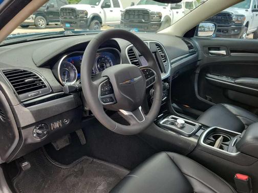2023 Chrysler 300 Touring L