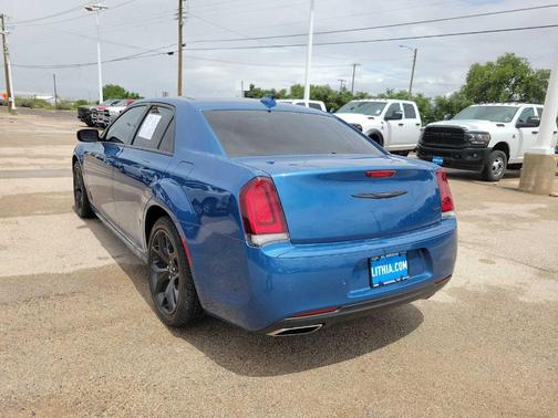 2023 Chrysler 300 Touring L