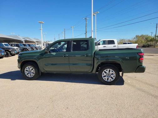 2022 Nissan Frontier SV