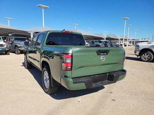 2022 Nissan Frontier SV