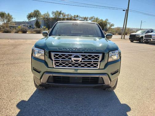 2022 Nissan Frontier SV