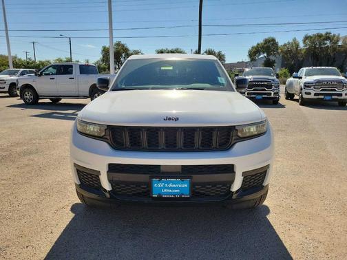 2025 Jeep Grand Cherokee L Laredo
