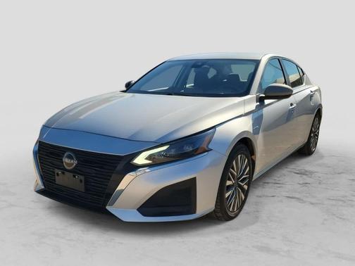 Brilliant Silver Metallic 2024 Nissan Altima 2.5 SV