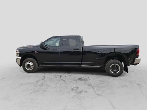 Diamond Black 2026 RAM 3500 Tradesman