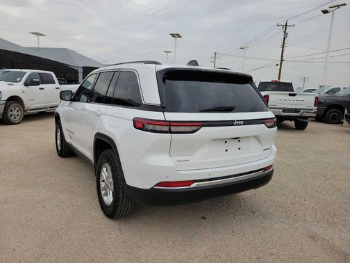 2023 Jeep Grand Cherokee Laredo