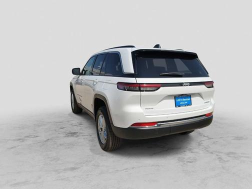 Bright White Clearcoat 2026 Jeep Grand Cherokee Laredo X