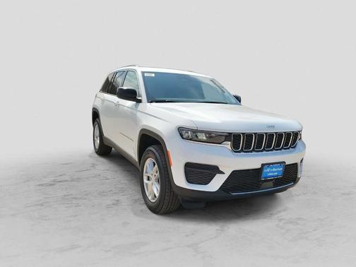 Bright White Clearcoat 2026 Jeep Grand Cherokee Laredo X
