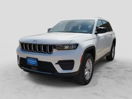 Bright White Clearcoat 2026 Jeep Grand Cherokee Laredo X