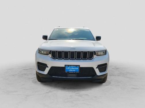 Bright White Clearcoat 2026 Jeep Grand Cherokee Laredo X