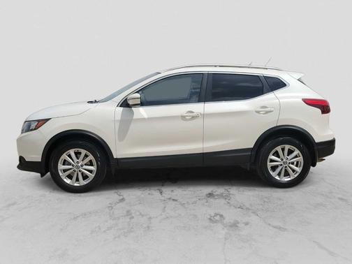 White 2019 Nissan Rogue Sport SV