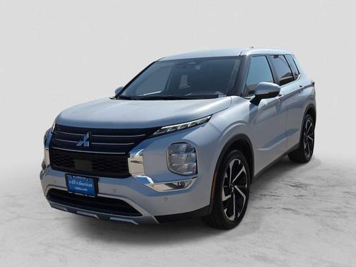 White Diamond 2024 Mitsubishi Outlander SE
