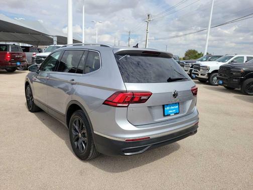 2024 Volkswagen Tiguan 2.0T SE