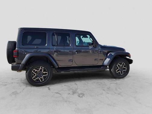 Granite Crystal Clearcoat Metallic 2026 Jeep Wrangler Sahara