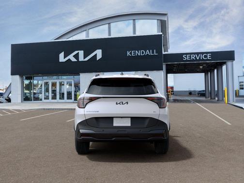 White Pearl 2027 Kia Sportage X-Line