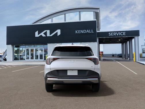 White Pearl 2027 Kia Sportage Hybrid EX