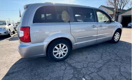 2013 Chrysler Town & Country Touring