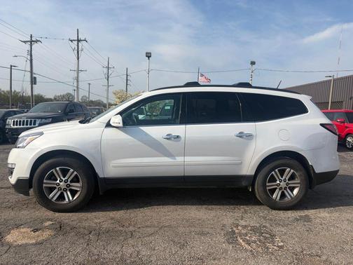 White 2017 Chevrolet Traverse 2LT