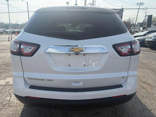 White 2017 Chevrolet Traverse 2LT