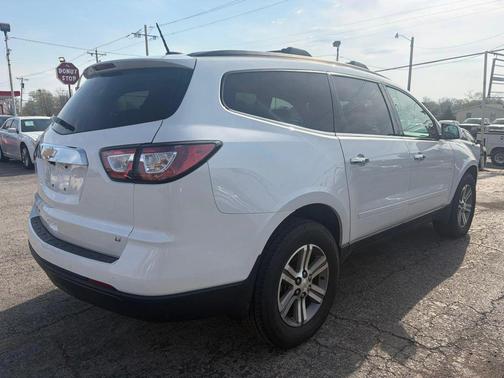 White 2017 Chevrolet Traverse 2LT