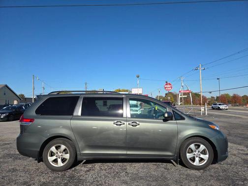 2014 Toyota Sienna LE