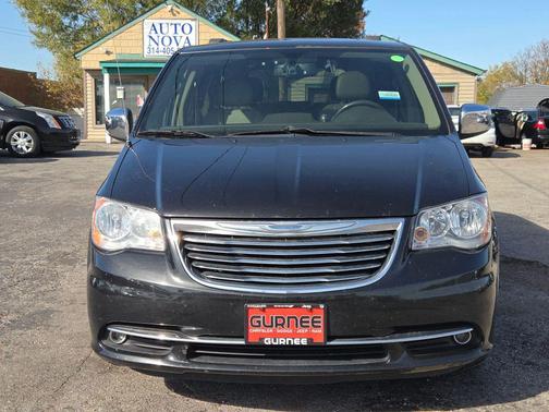 2016 Chrysler Town & Country Touring-L