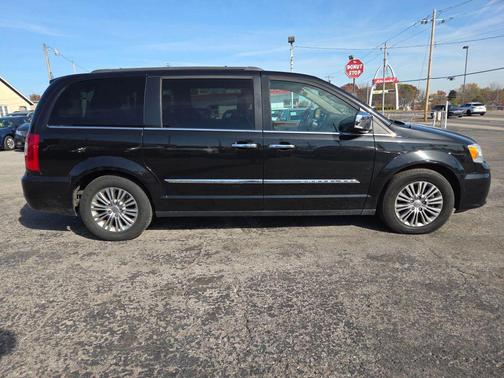 2016 Chrysler Town & Country Touring-L