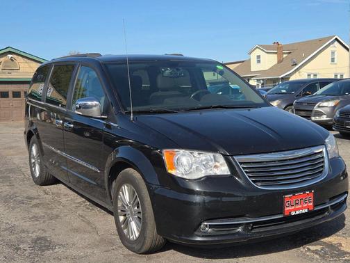 2016 Chrysler Town & Country Touring-L