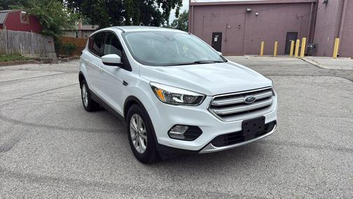 Oxford White 2019 Ford Escape SE