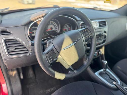 2014 Chrysler 200 LX