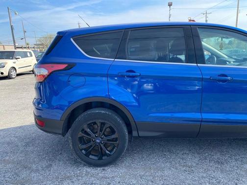 Ruby Red Metallic Tinted Clearcoat 2017 Ford Escape SE