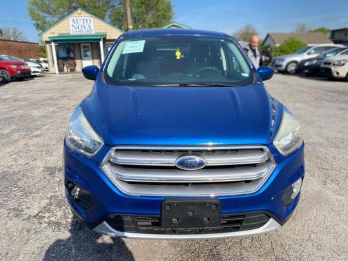 Ruby Red Metallic Tinted Clearcoat 2017 Ford Escape SE