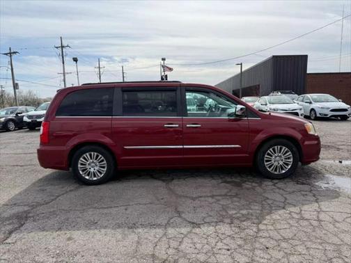2012 Chrysler Town & Country Touring-L