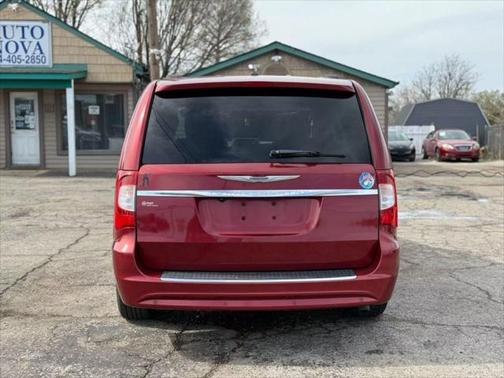 2012 Chrysler Town & Country Touring-L
