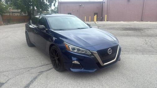 Deep Blue Pearl 2019 Nissan Altima 2.5 SR