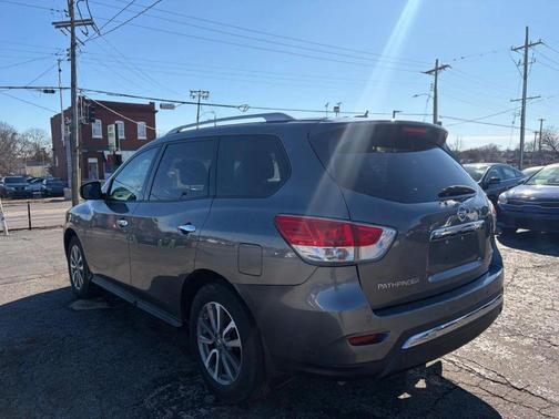 2016 Nissan Pathfinder SV