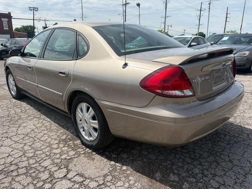 Arizona Beige Clearcoat Metallic 2005 Ford Taurus SEL
