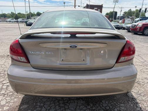 Arizona Beige Clearcoat Metallic 2005 Ford Taurus SEL