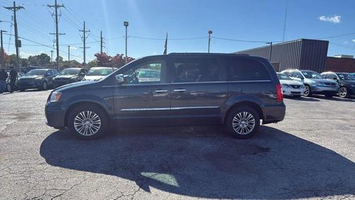2013 Chrysler Town & Country Touring-L
