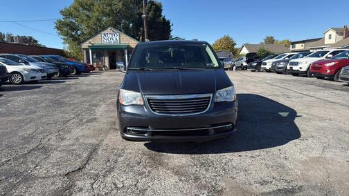 2013 Chrysler Town & Country Touring-L