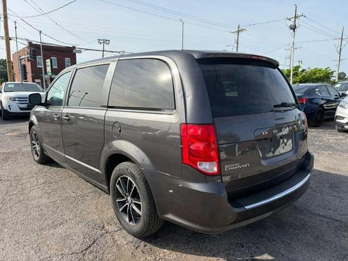 Granite Pearlcoat 2018 Dodge Grand Caravan GT